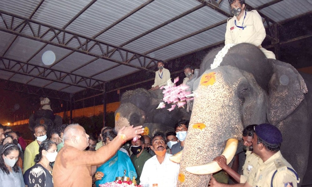 Forest Minister Offers Puja To Dasara Jumbos
